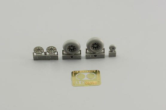 Eduard Brassin 648270 1:48 Curtiss P-40B Tomahawk wheels with weighted tyre effect