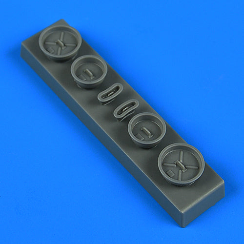 Quickboost (by Aires) 72652 1:72 Grumman E-2C Hawkeye FOD covers