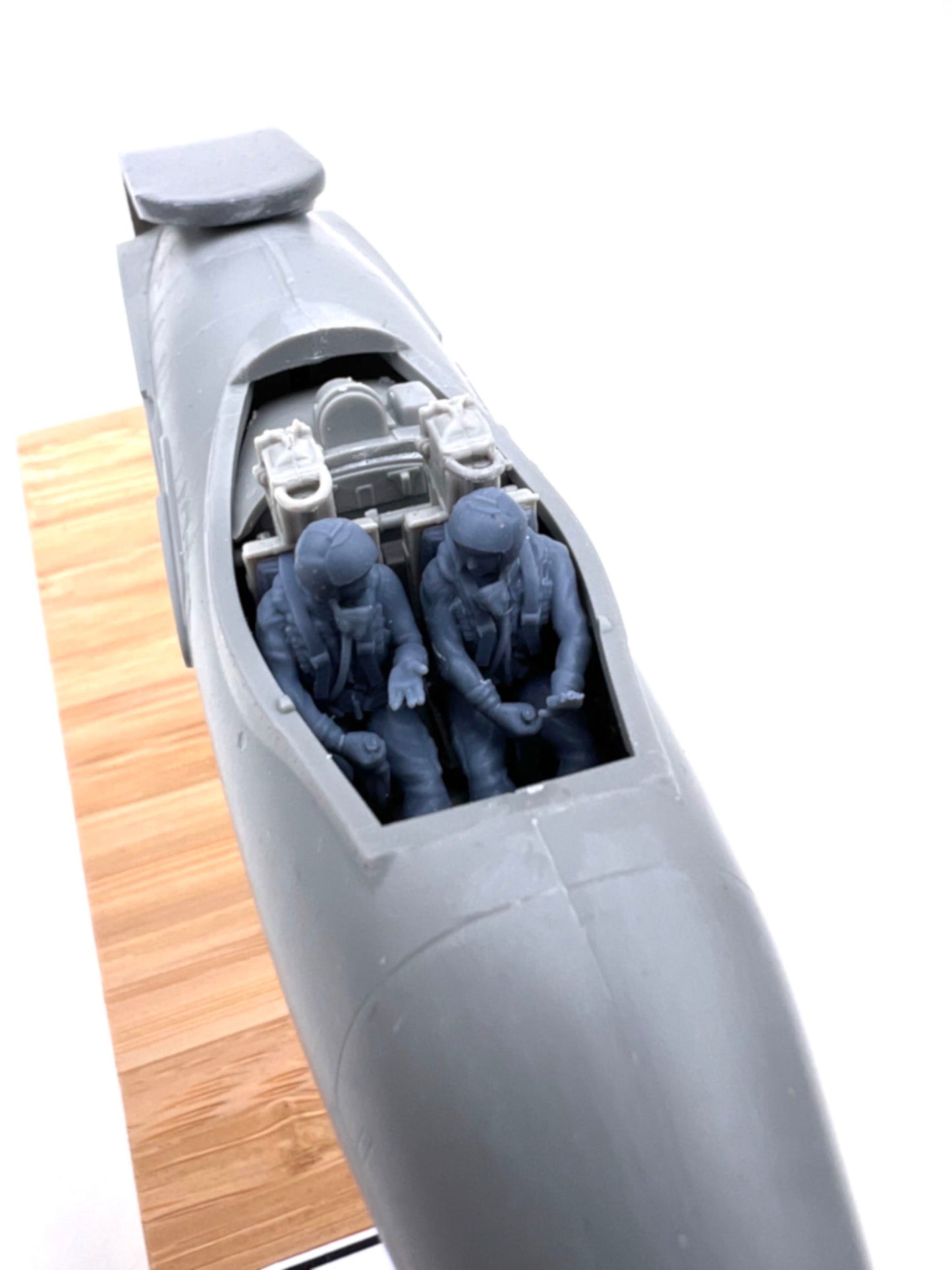 Pilot Replicas 483DP003 1:48 RAF Vampire Pilots with MK 1A Helmets