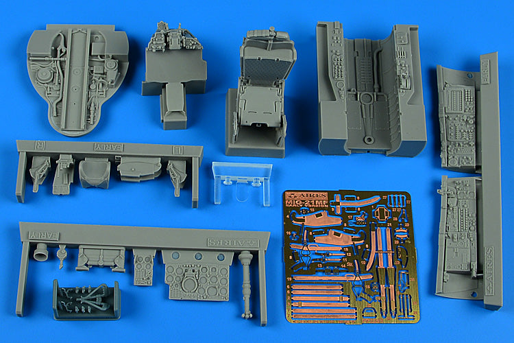 Aires 2285 1:32 Mikoyan MiG-21MF Fishbed J cockpit set - early version