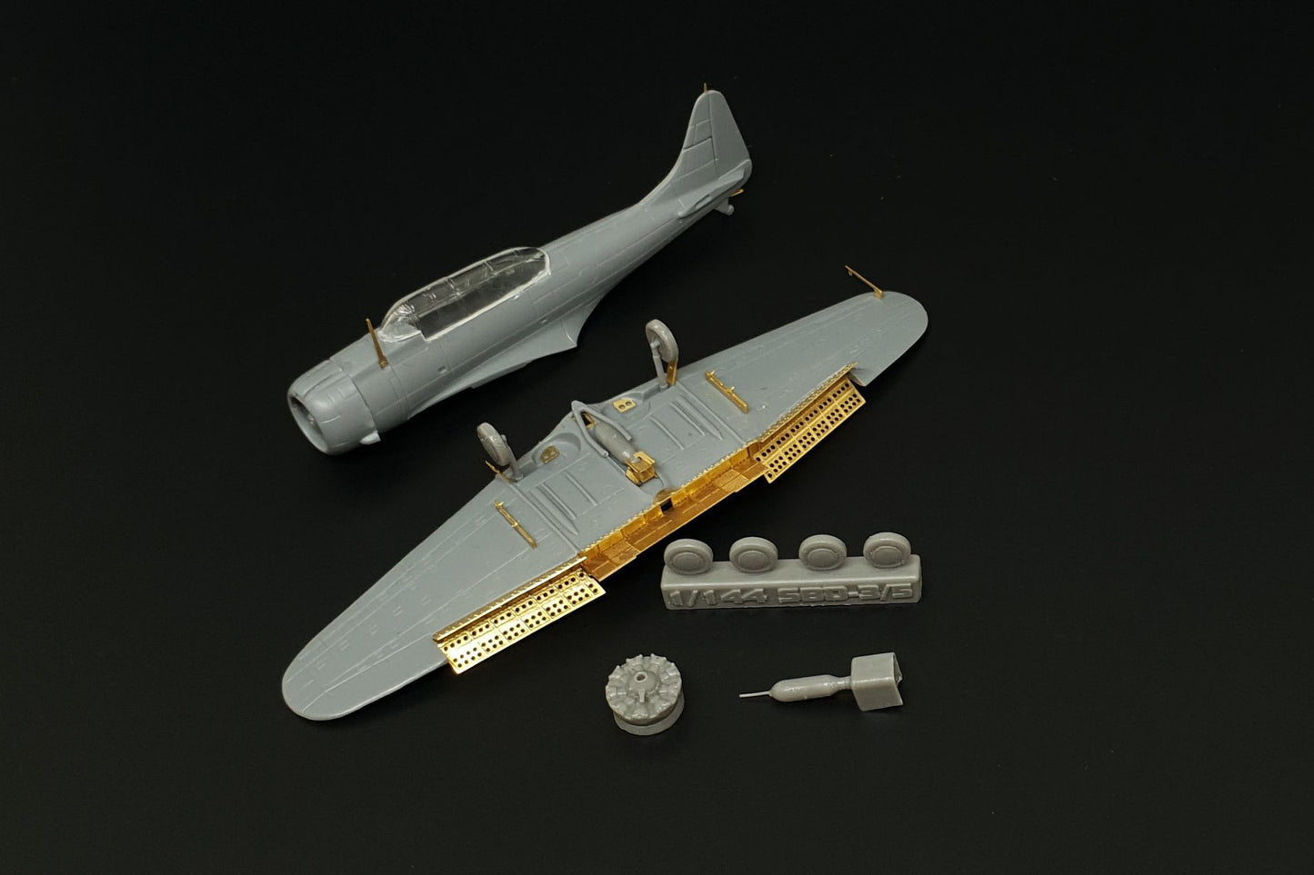 Brengun BRL144166 1:144 Douglas SBD-3 Dauntless Exterior
