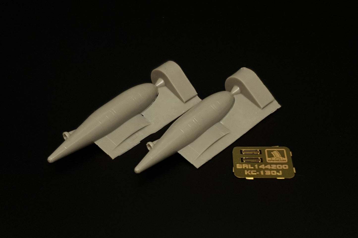 Brengun BRL144200 1:144 Refueling pod for the Lockheed KC-130J Hercules (x 2pcs) resin conversion set