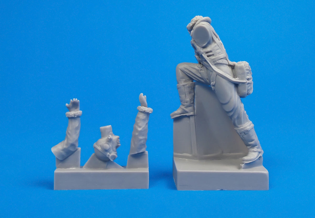 CMK F32317 1:32 British Hawker Tempest Mk.V Pilot Climbing Out of Cockpit