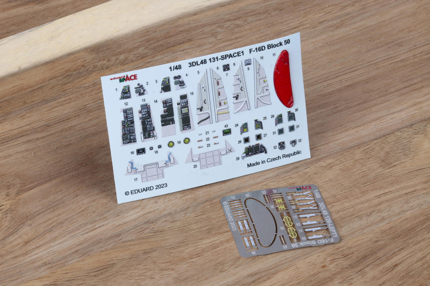 Eduard 3DL48131 1:48 F-16D Block 50 SPACE to be used with Kinetic