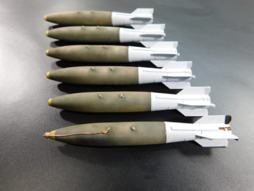 Flying Leathernecks FL32-2003 1:32 Mk-83 1000lb Bombs with BSU-85 fins.