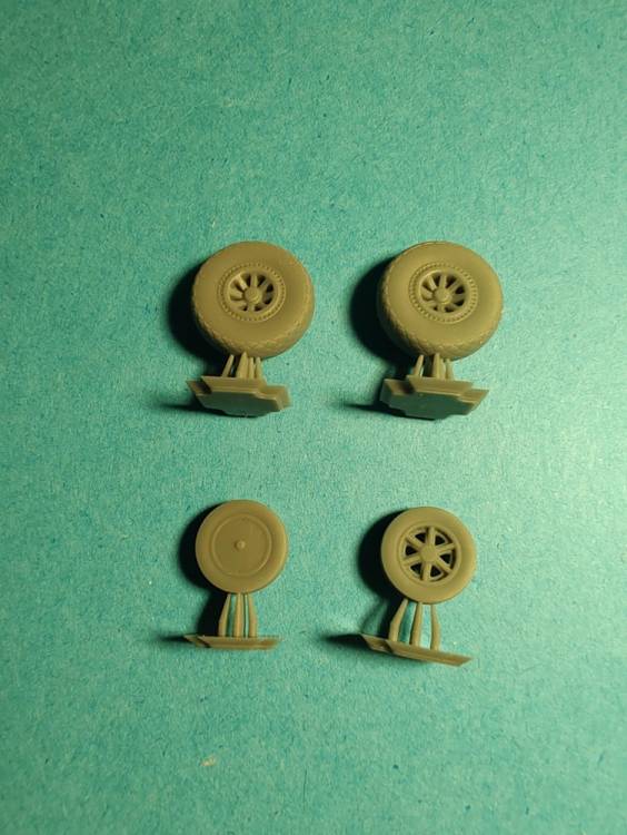 FLY A0010 1:72 Grumman F7F Tigercat wheels with tread