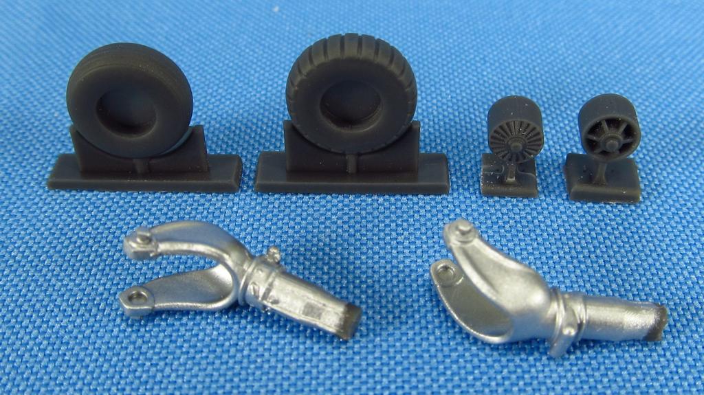 Metallic Details MDR7247 1:72 Heinkel He-111. Tail support