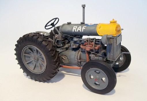 Plus Model 448 1:35 Fordson N big - model kit