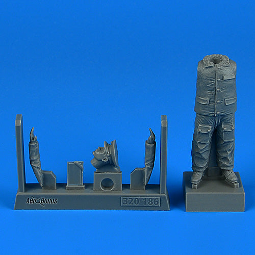Aerobonus (by Aires) 320186 1:32 Russian Officer Mechanic