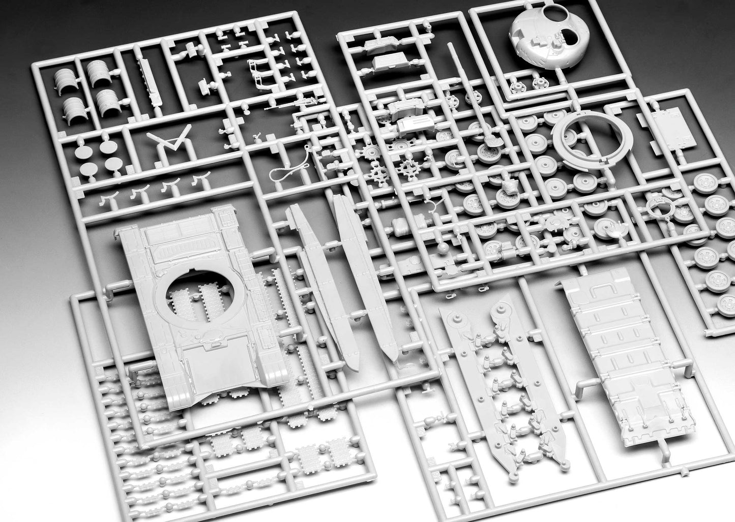 Revell 03357 1:72 T-72 M1