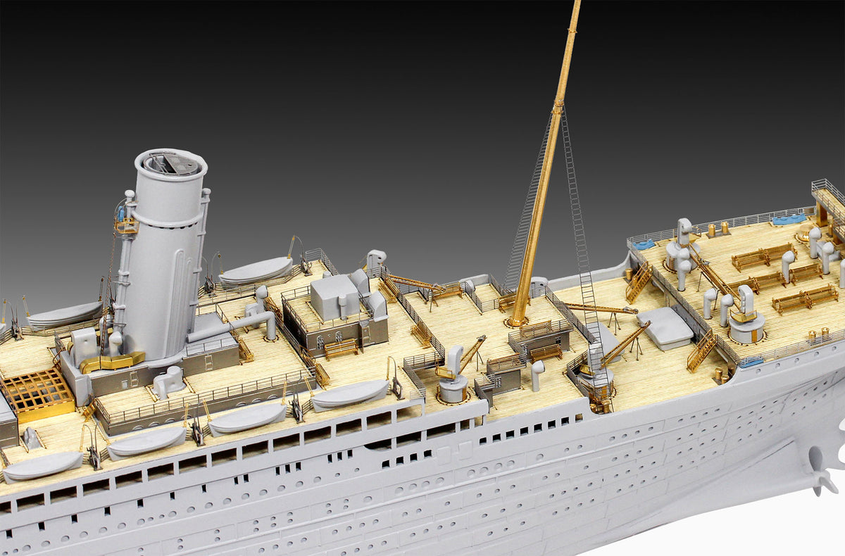 Revell 05243 1:400 RMS Titanic Platinum Edition