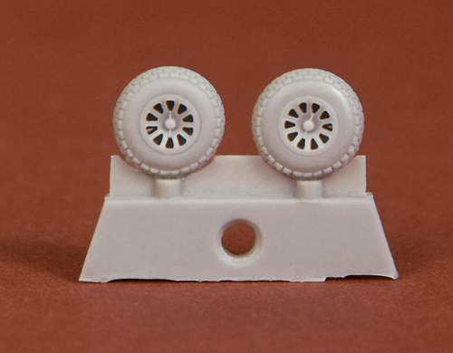 SBS Model SBS72043 1:72 North-American P-51D Mustang wheel set (block tread)