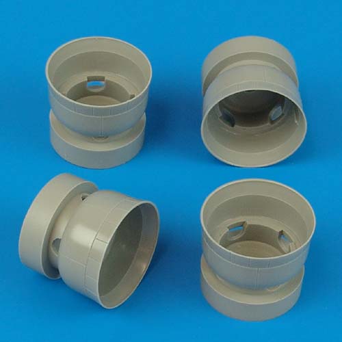 Quickboost (by Aires) 72114 1:72 Boeing B-17 Flying Fortress correct cowlings