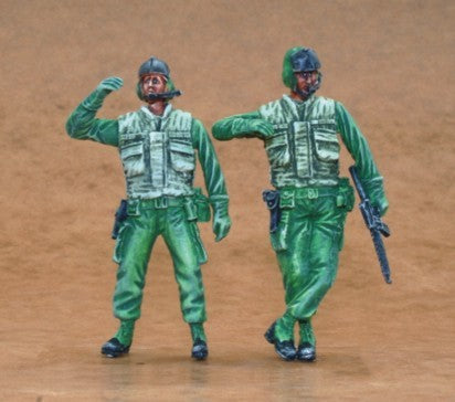 CMK F35183 1:35 U.S. Helicopter Pilots Vietnam Standing (2 figs.)