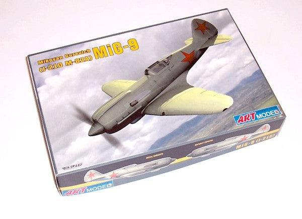 Art Model 7207 1:72 Mikoyan MiG-9 (I-210 M-82A)