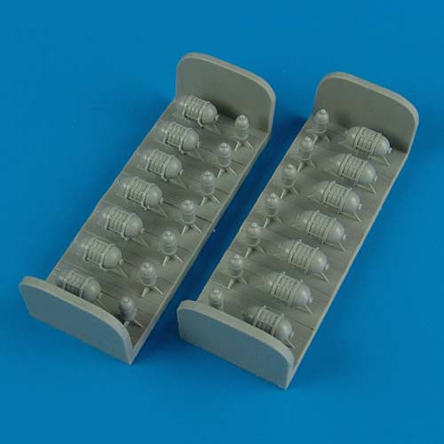 Quickboost (by Aires) 72319 1:72 Consolidated B-24 Liberator oxygen cylinders