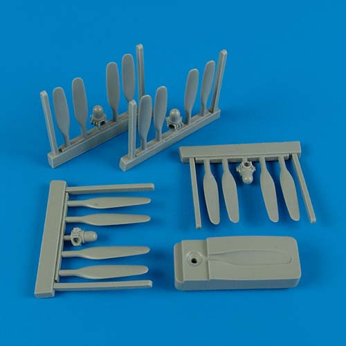 Quickboost (by Aires) 72329 1:72 Consolidated B-24 Liberator propeller with tool
