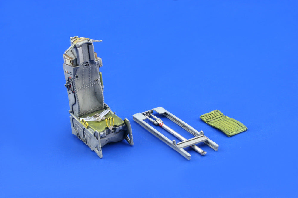 Eduard Brassin 648001 1:48 Lockheed-Martin F-16 early seat with pre-painted etched seatbelts and additional parts