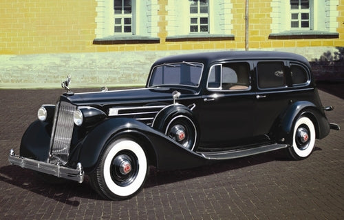 ICM 35535 1:35 Packard Twelve (Model 1936) WWII Soviet Leader's Car with Passengers