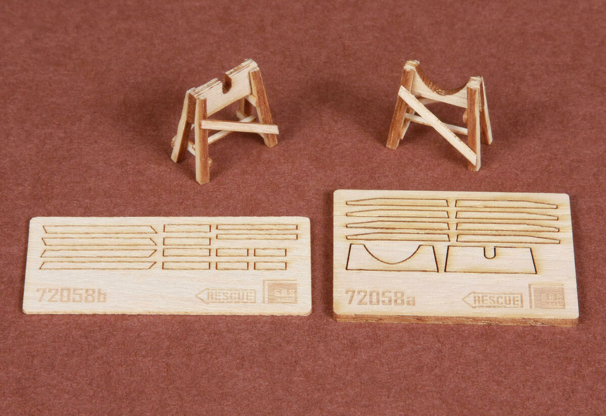 SBS Model SBS72058 1:72 Piaggio PC-7 wooden trestle