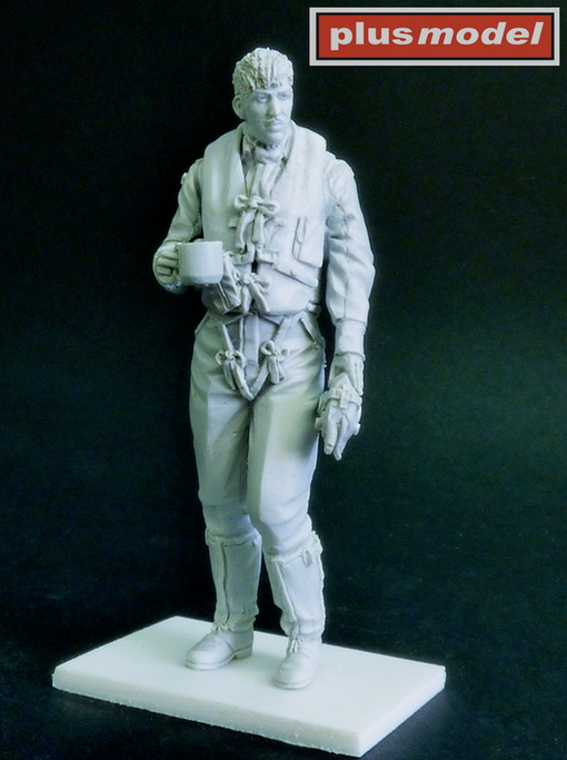 Plus Model AL3001 1:32 standing Hawker Tempest pilot