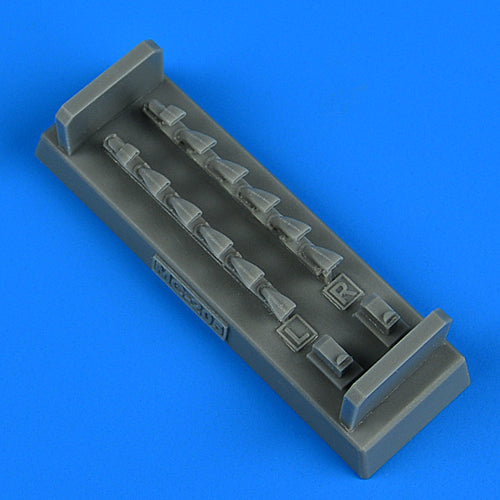 Quickboost (by Aires) 48951 1:48 Macchi C.205 correct exhaust