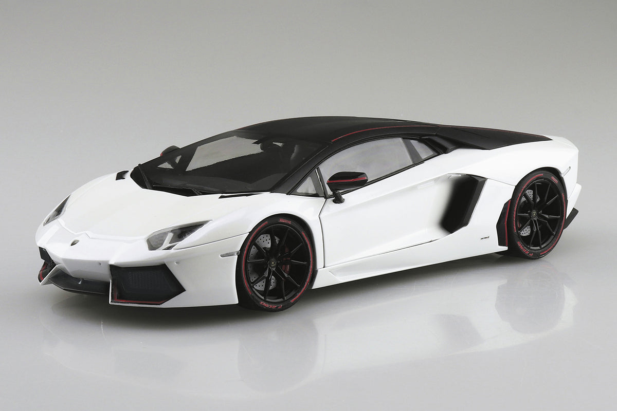 Aoshima 06121 1:24 '14 Lamborghini Aventador Pirelli Edition - Model kit