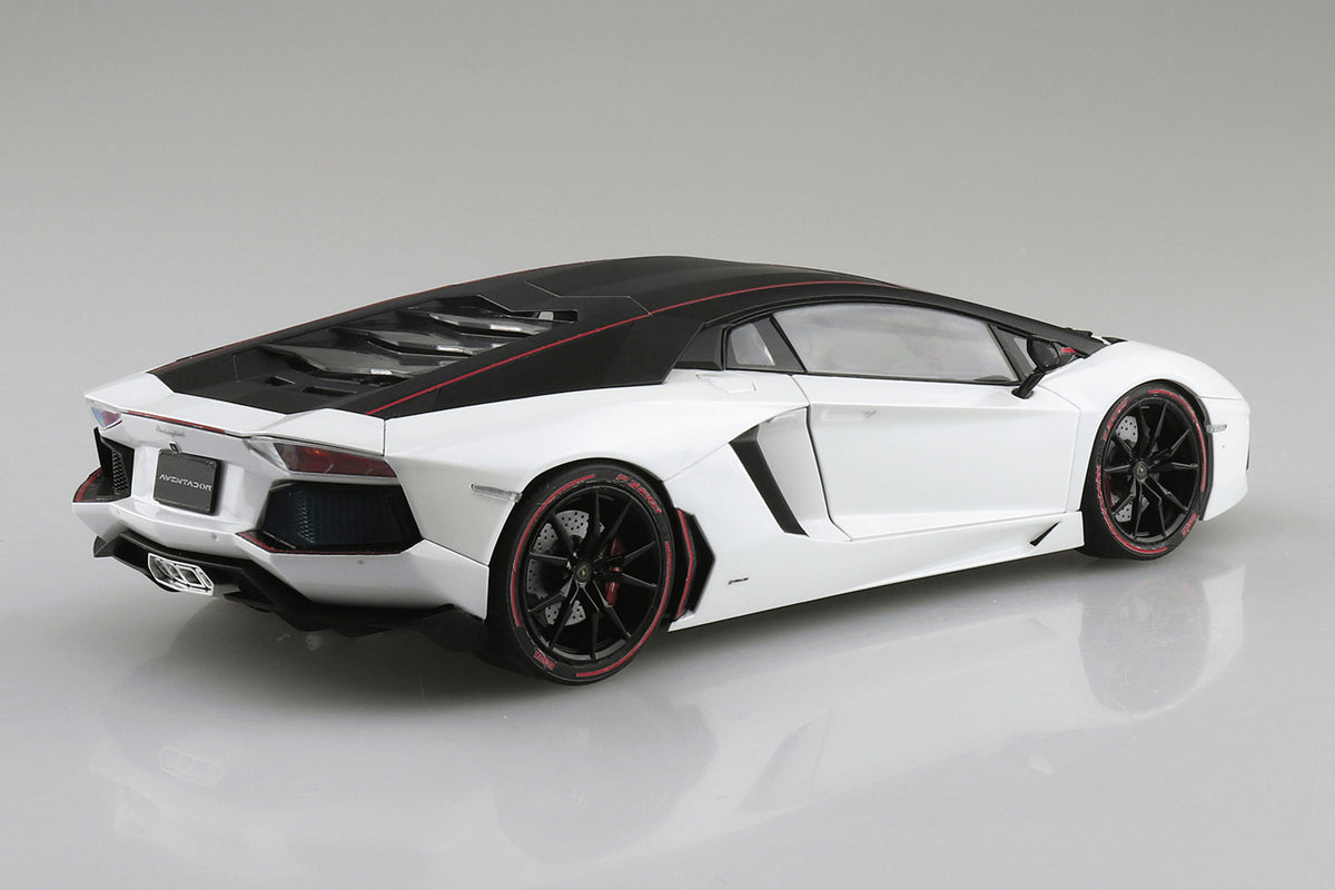 Aoshima 06121 1:24 '14 Lamborghini Aventador Pirelli Edition - Model kit