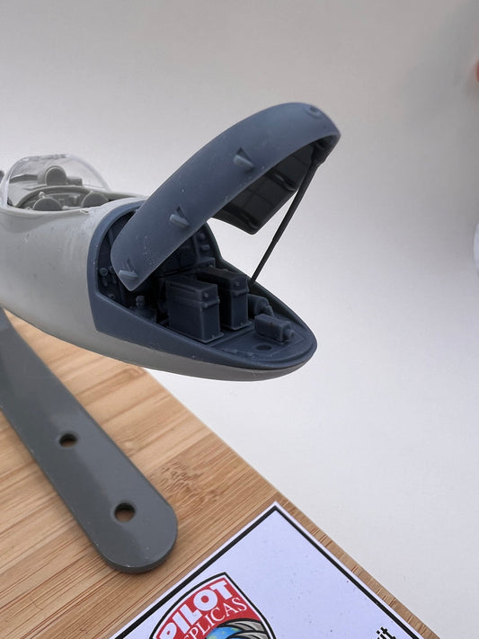 Pilot Replicas 483D006 1:48 Vampire Trainer Open Nose Section