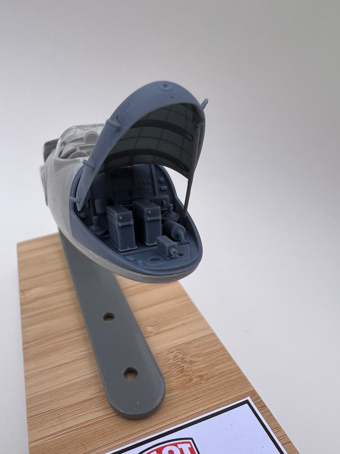 Pilot Replicas 483D006 1:48 Vampire Trainer Open Nose Section