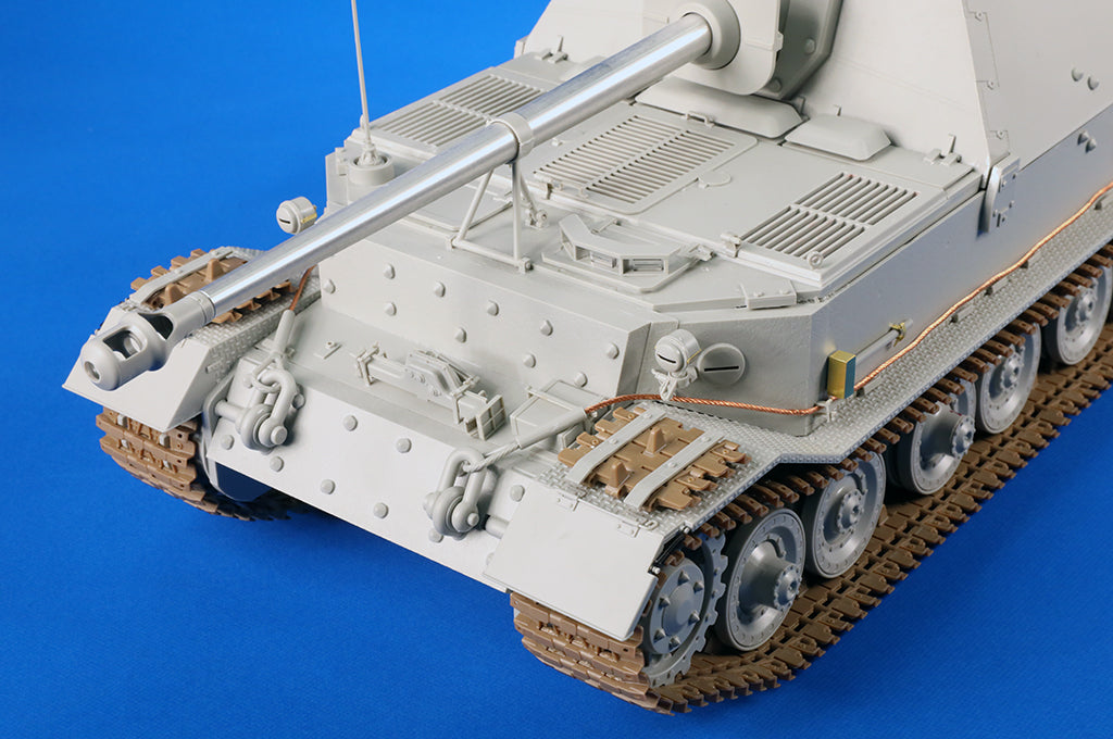 Trumpeter 00964 1:16 SdK.fz.184 Ferdinand Heavy Tank Destroyer with full interior