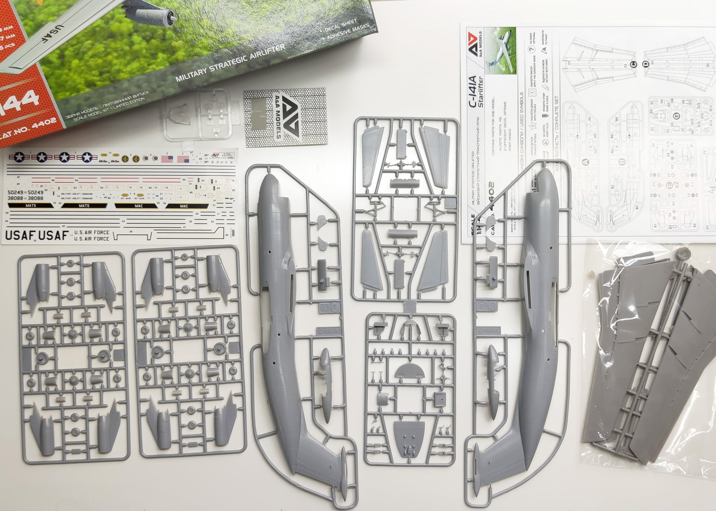 A & A Models 4402 1:144 Lockheed C-141A Starlifter Military Strategic Airlifter