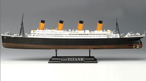 Academy 14214 1:700 R.M.S Titanic Centenary Anniversary Edition