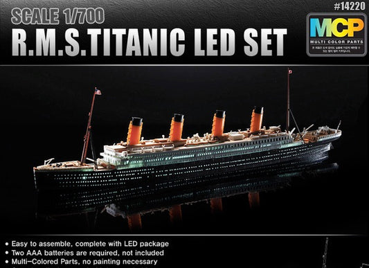 Academy 14220 1:700 R.M.S. Titanic & LED Set