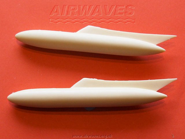 Airwaves (resin) AES72037 1:72 Boeing B-52G/B-52H Stratofortress Under Wing Tanks with Pylon