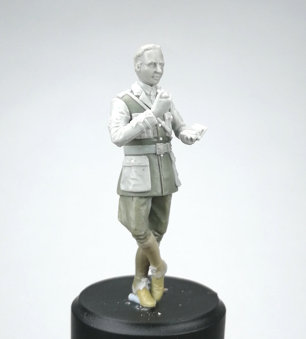Aims 32F003 1:32 Padre Keymer. Rev Keymer RFC staff chaplain to 40 sqn.