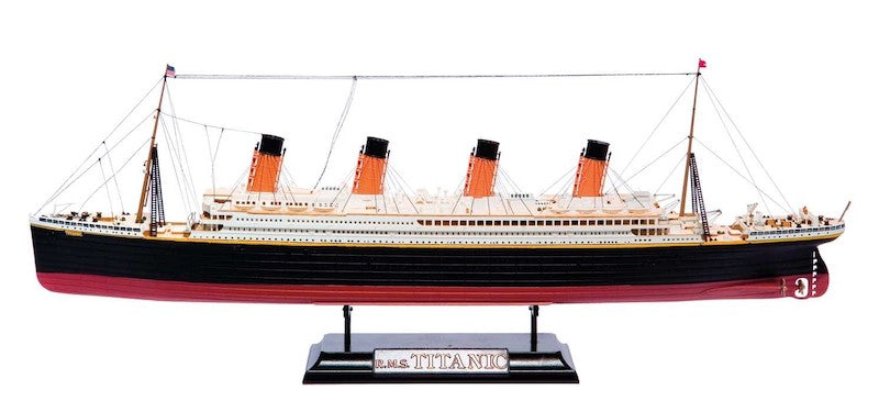 Airfix A50164A 1:700 R.M.S Titanic Gift Set