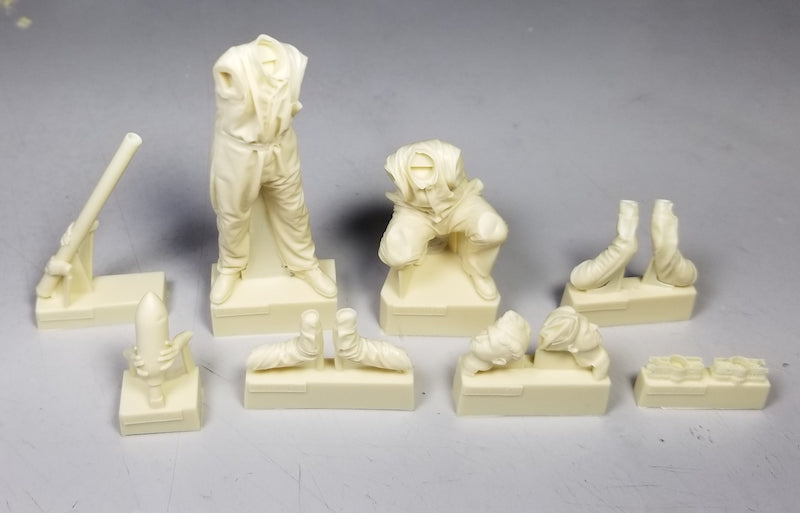 Barracuda Studios BCR24271 1:24 RAF Ground-Crew Assembling Rocket