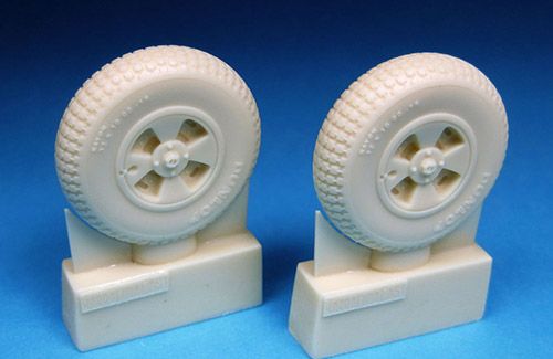 Barracuda Studios BCR32125 1:32 Hawker Tempest Mk.VI 32' 4-Slot Main Wheels - Staggered Block Tread