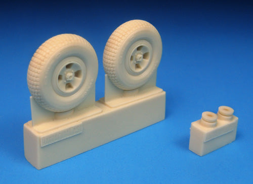 Barracuda Studios BCR32319 1:32 Supermarine Spitfire Four Slot Block Tread Main Wheels