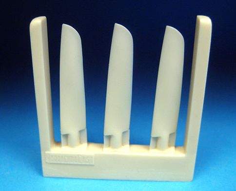 Barracuda Studios BCR48047 1:48 Supermarine Seafire FR.47 Contra-rotating propeller blades. Accurate resin contra-rotating prop blades to replace the poorly shaped kit blades in the otherwise beautiful Airfix Supermarine Seafire FR.46/FR.47