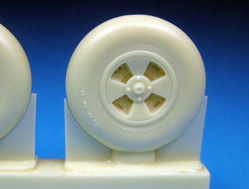 Barracuda Studios BCR48150 1:48 Hawker Tempest Mainwheels - Smooth Tread