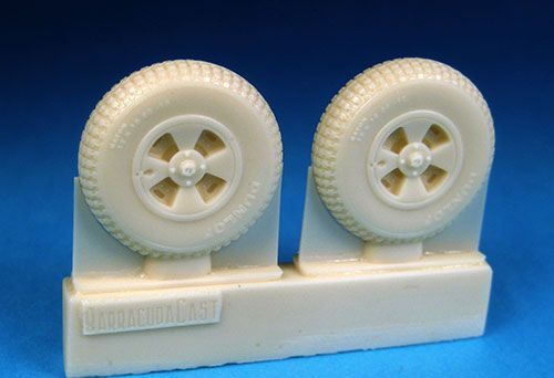 Barracuda Studios BCR48151 1:48 British 4-Slot 32' Mainwheels - Block Tread