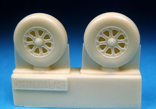 Barracuda Studios BCR72100 1:72 Vought Corsair, Grumman Hellcat Wheels - Plain Tread