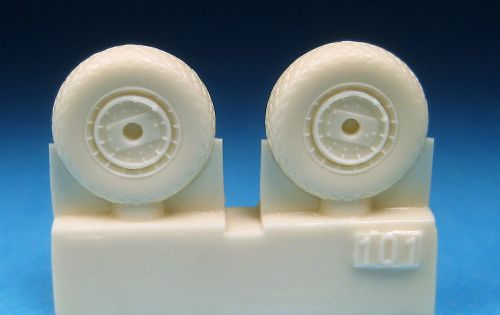 Barracuda Studios BCR72101 1:72 Vought Corsair, Grumman Hellcat Wheels - Diamond Tread