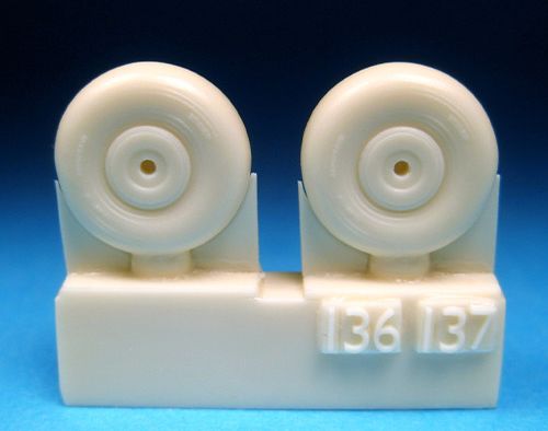 Barracuda Studios BCR72137 1:72 Fairey Firefly I, Barracuda Early Mainwheels