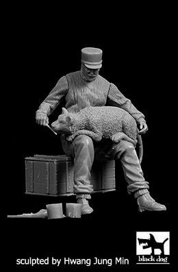 Blackdog F32084 1:32 WWI Escadrille Lafayete mechanic with lion cub