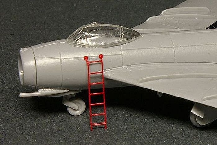 Brengun BRL144098 1:144 Mikoyan MIG-15/17 Step Ladder (2 types)