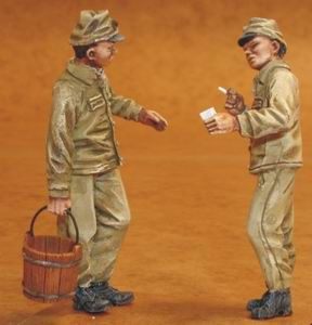 CMK F32082 1:32 Japanese Mechanics WWII (2 figs.)