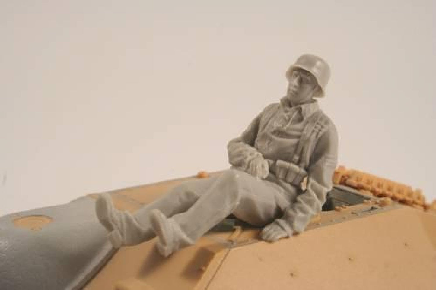 CMK/Czech Master Kits F35260 1:35 German WWII Hetzer Sitting Infantry man